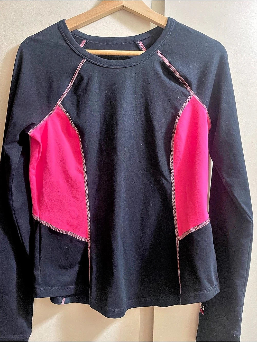 Hollister Color Block Long Sleeve Top in Black & Pink Like New